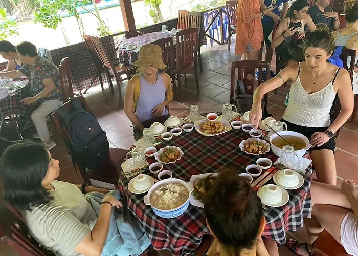 Giang Son Hotel江山民宿范五老区酒吧街胡志明市